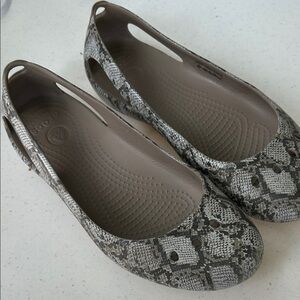 CROCS Gray Snakeskin Women's Loafers